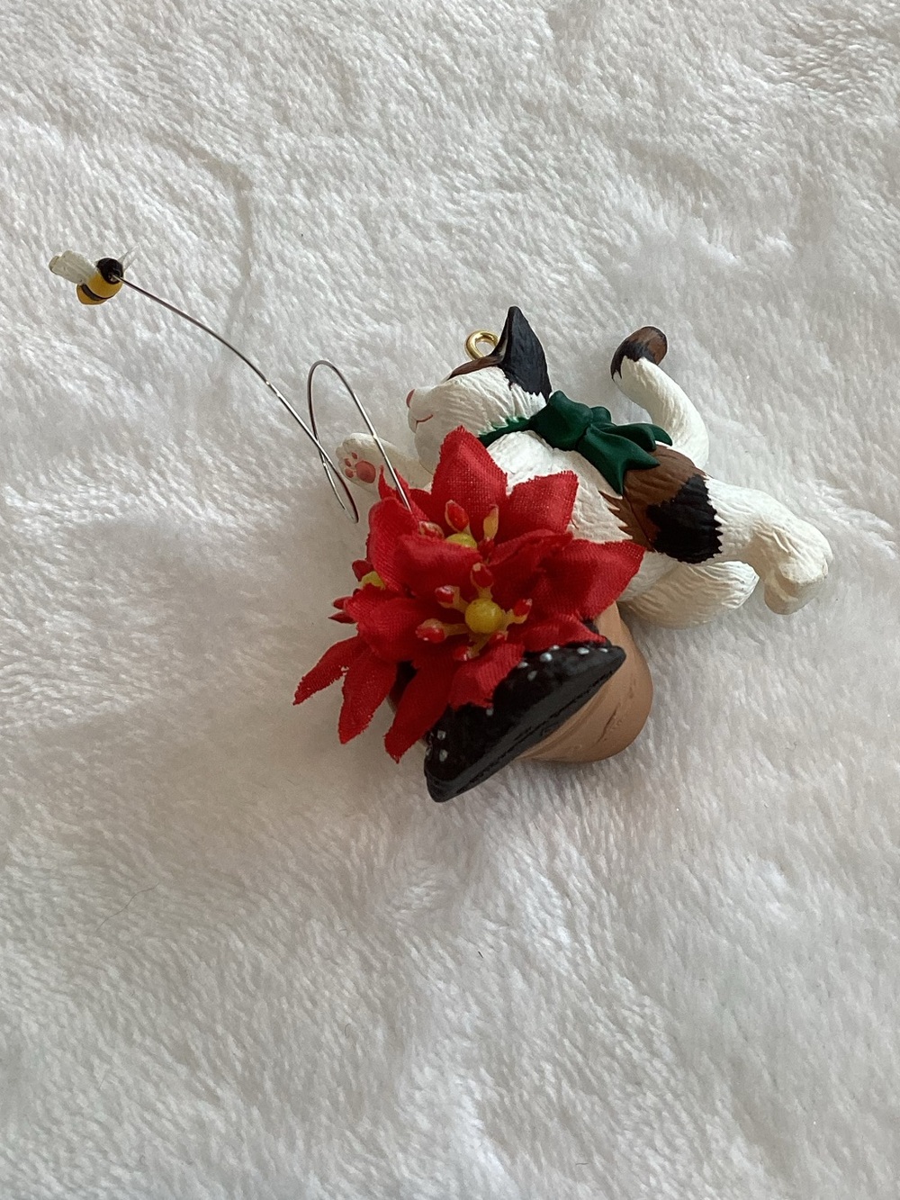 Vintage Hallmark Keepsake Ornament Cat Mischievous Kitten Poinsettia 2002 - Picture 6 of 11